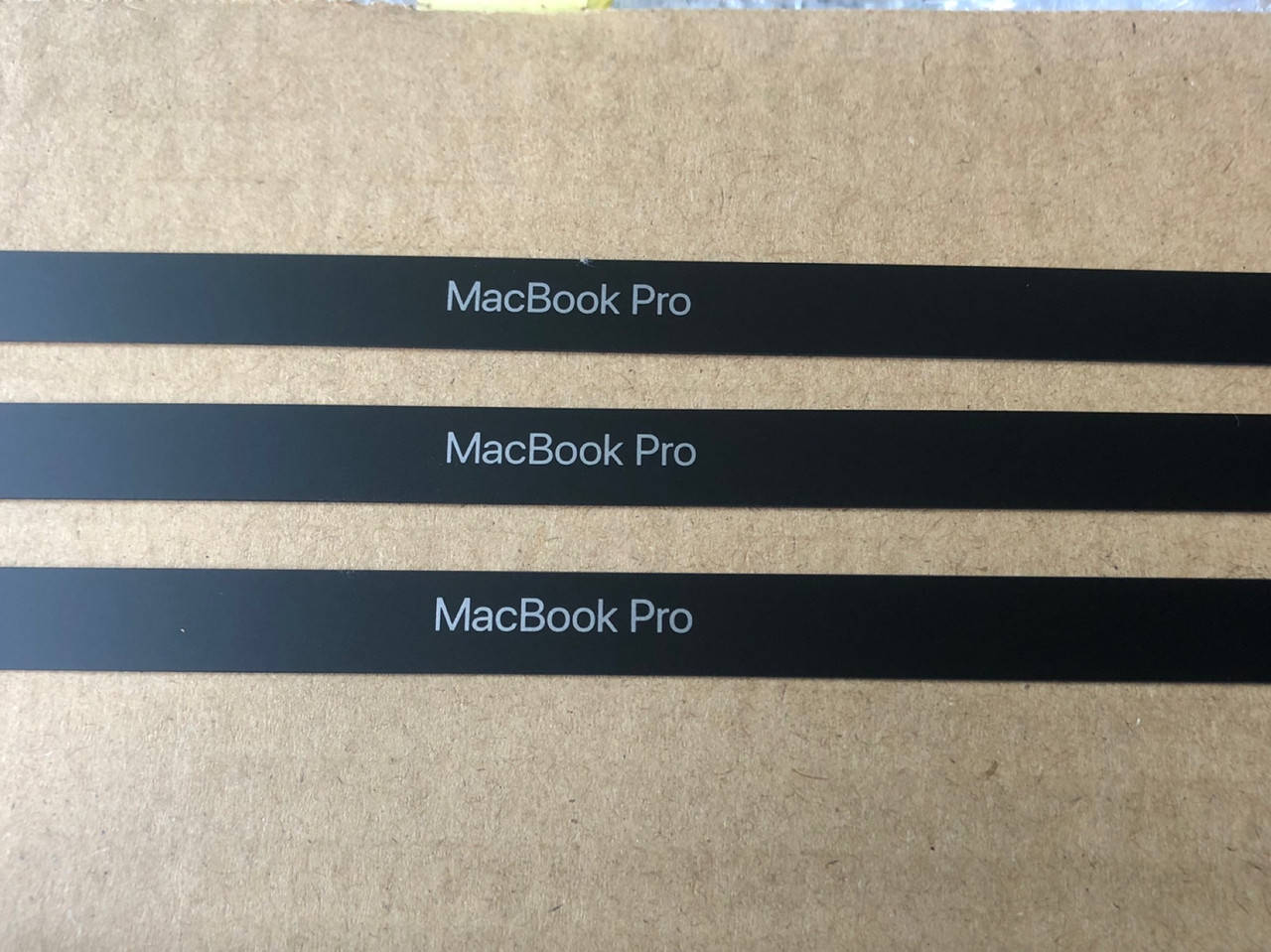 

Логоборд Logo Board на MacBook Pro Retina 15 A1707 A1990