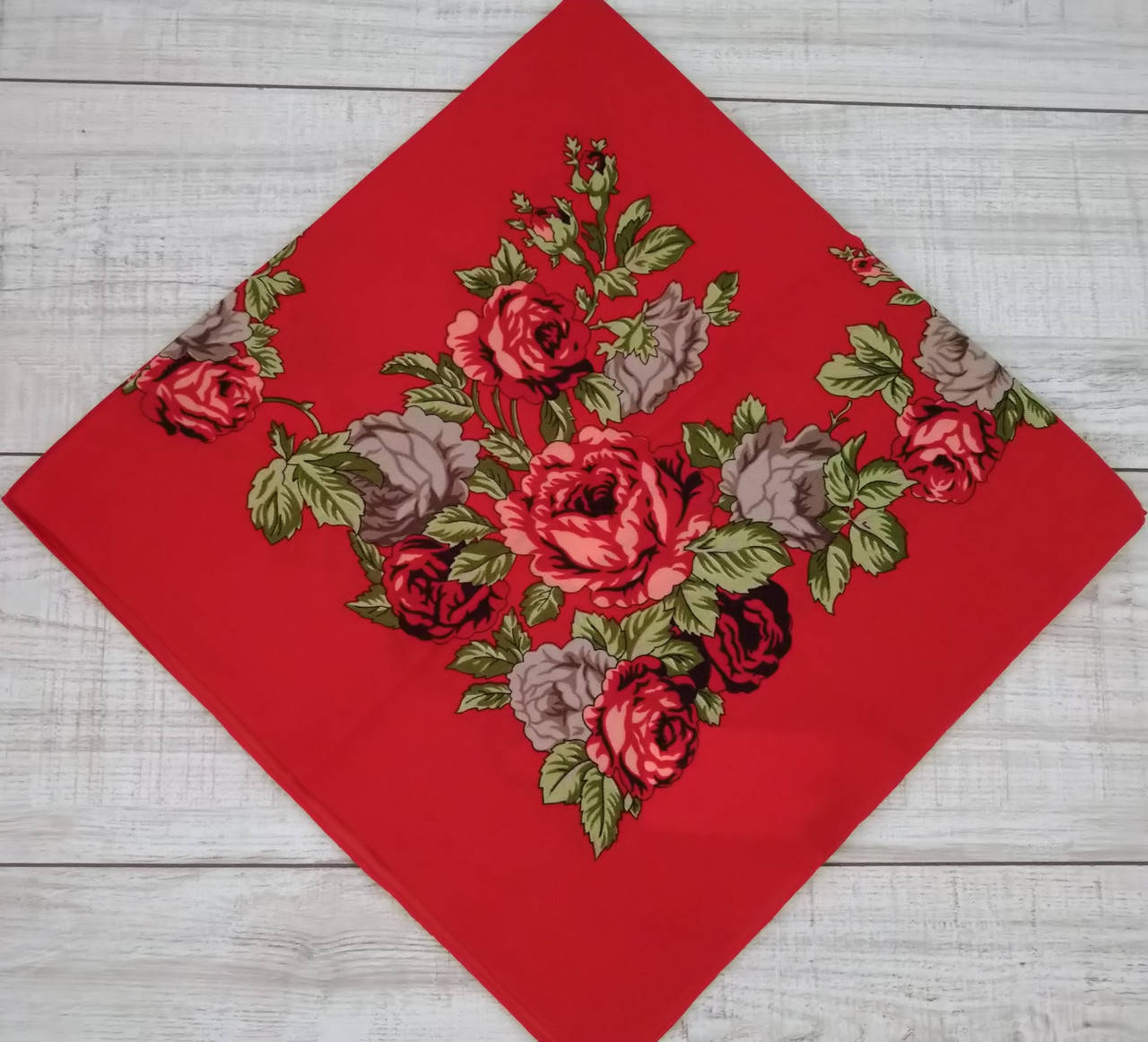 

Платок в этно стиле 80*80 красный, Белый