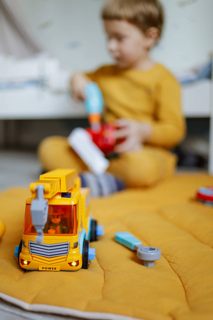 

Эвакуатор на шурупах Машина- конструктор Limo Toy KB 033