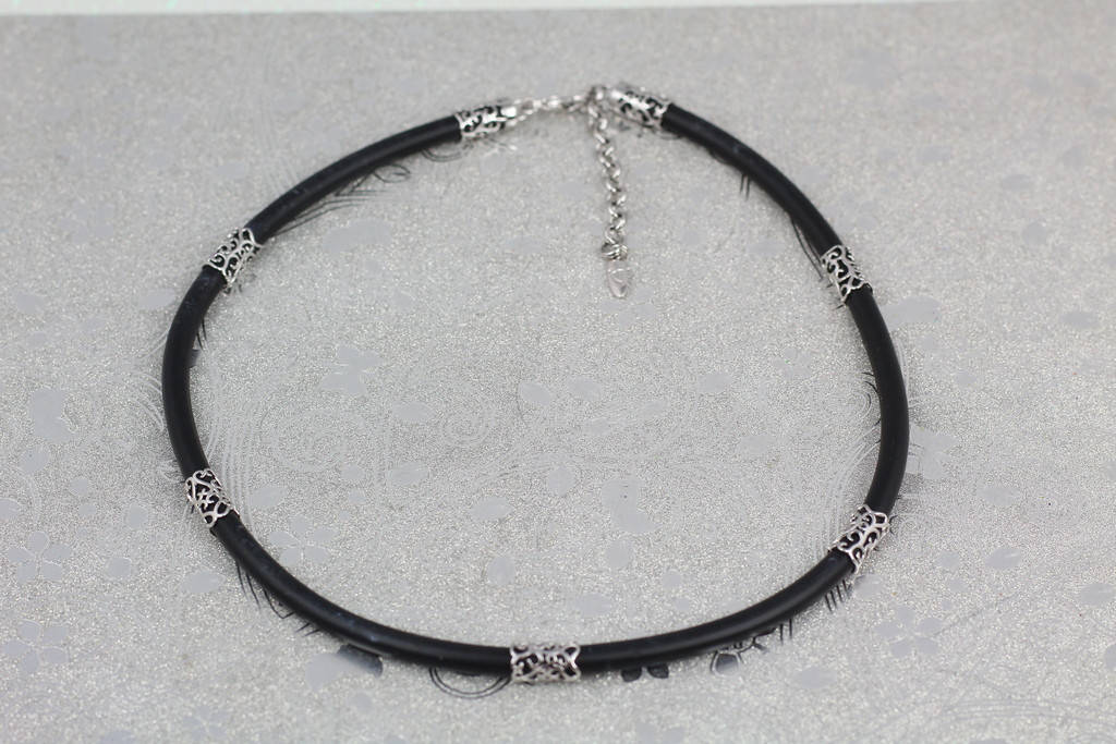 

Каучук Xuping Jewelry 42 см 5 мм добавочная цепочка 6 см с серебряными вставками