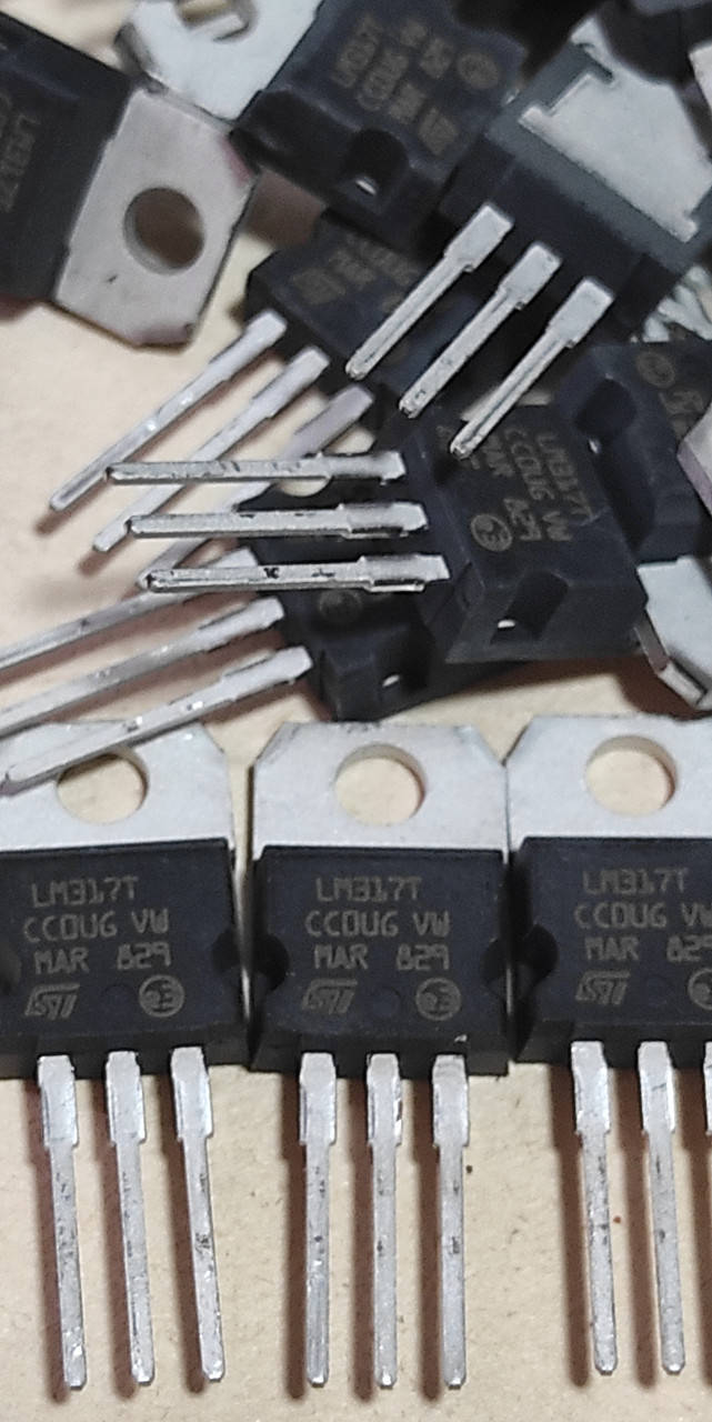 

Линейный регулируемый стабилизатор 1,2 до 37 вольт LM317T 1.5A