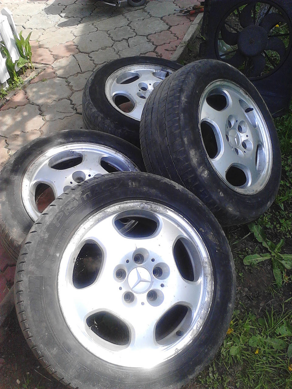 

Диски + Резина Mercedes-Benz R16 215/55