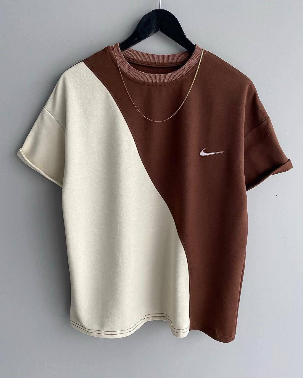 

Мужская футболка оверсайз Nike (Найк) коричневая с белым молодёжная L