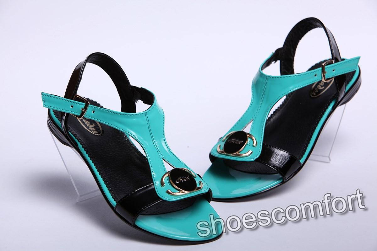 

Женские босоножки из натуральной лаковой кожи на низкой подошве 36 размер