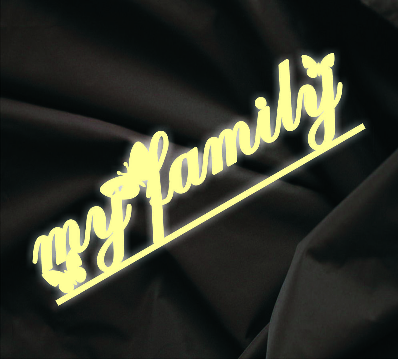 

Объемная надпись My Family