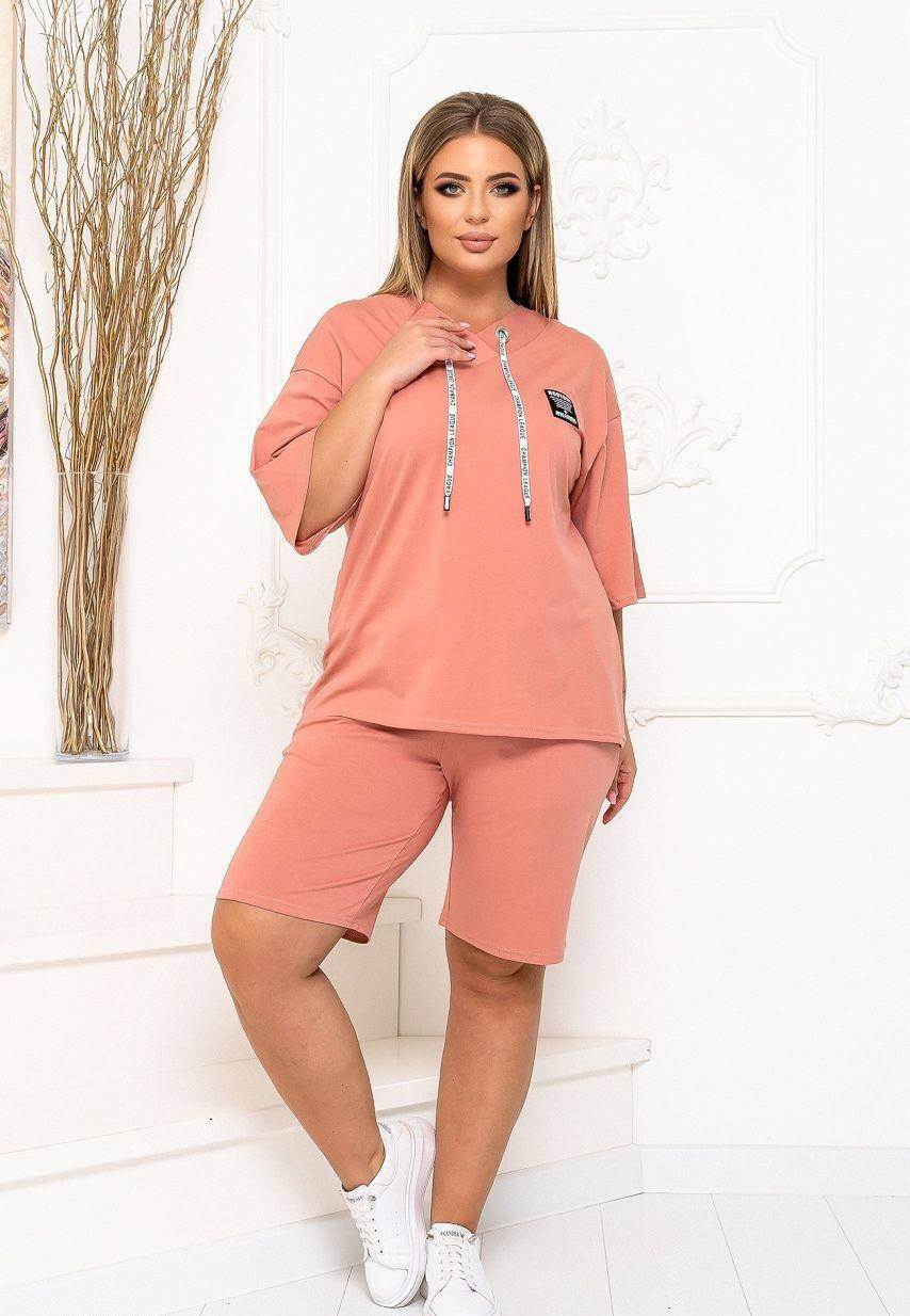 

Женский розовый костюм из джемпера и шорт большие размеры