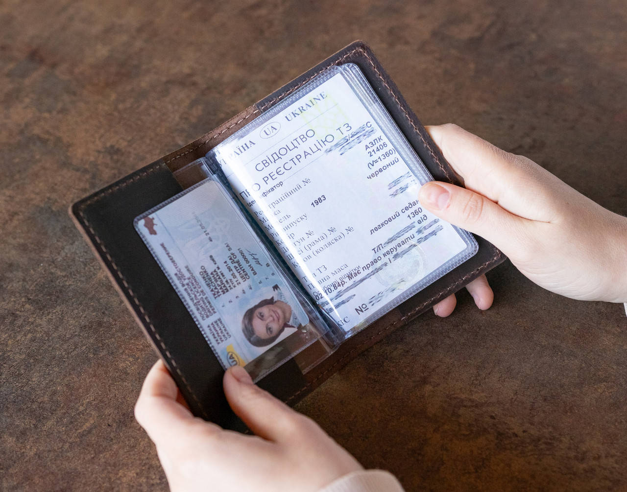 

Кожаная обложка для водительских документов прав удостоверений старого и нового образца шоколад, Коричневый