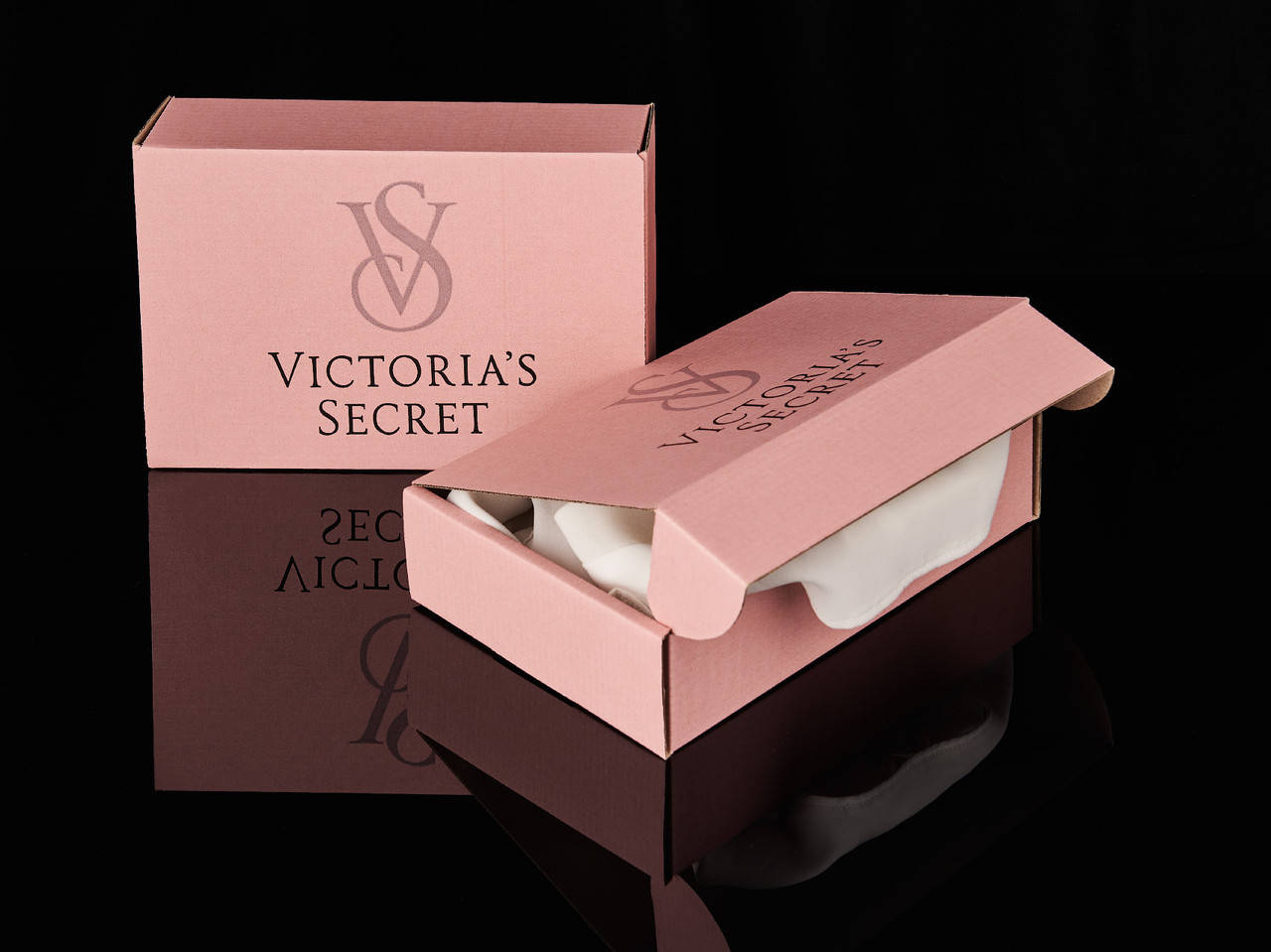 

Коробка Victoria's secret почтовая гофрокартон маленькая