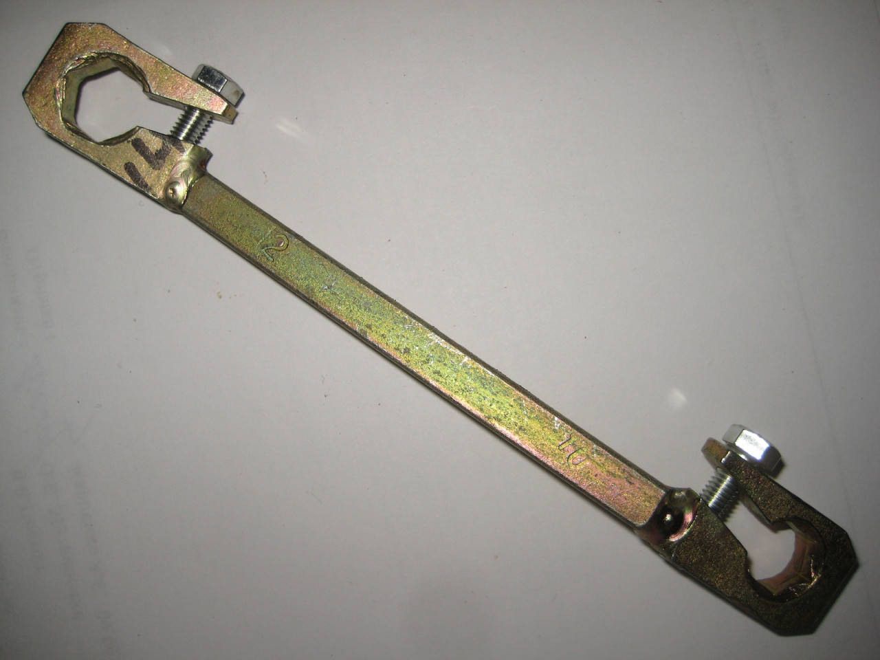 

Ключ прокачки обжимной для тормозных трубок 10 на 12 мм