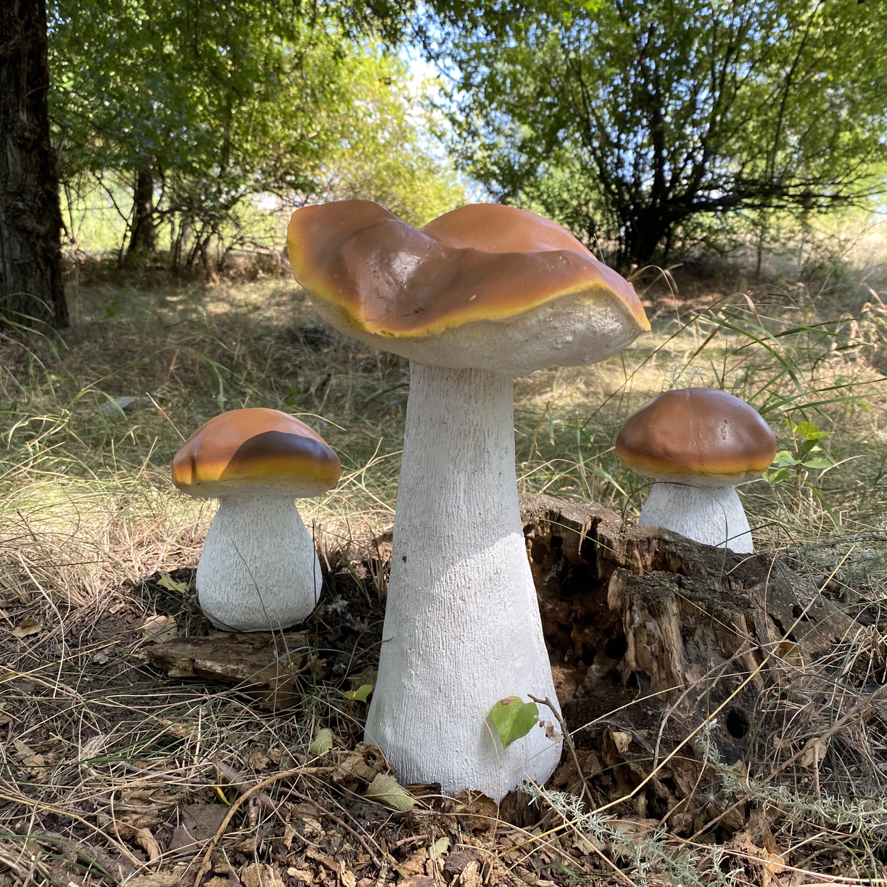 

Садовые фигуры три белых гриба (боровика), Белый