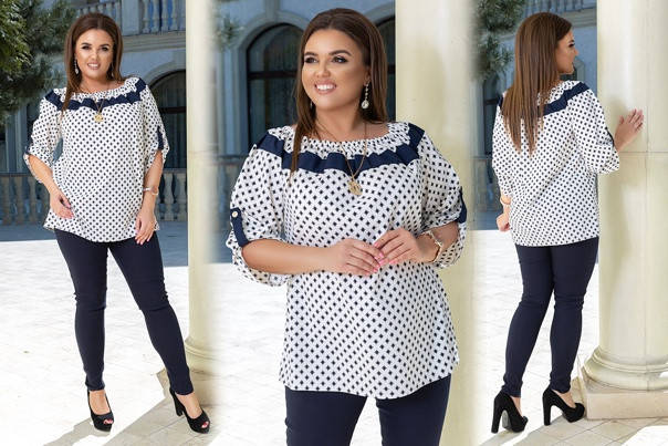 

Красивый женский брючный костюм батал: блузка в горох и брюки