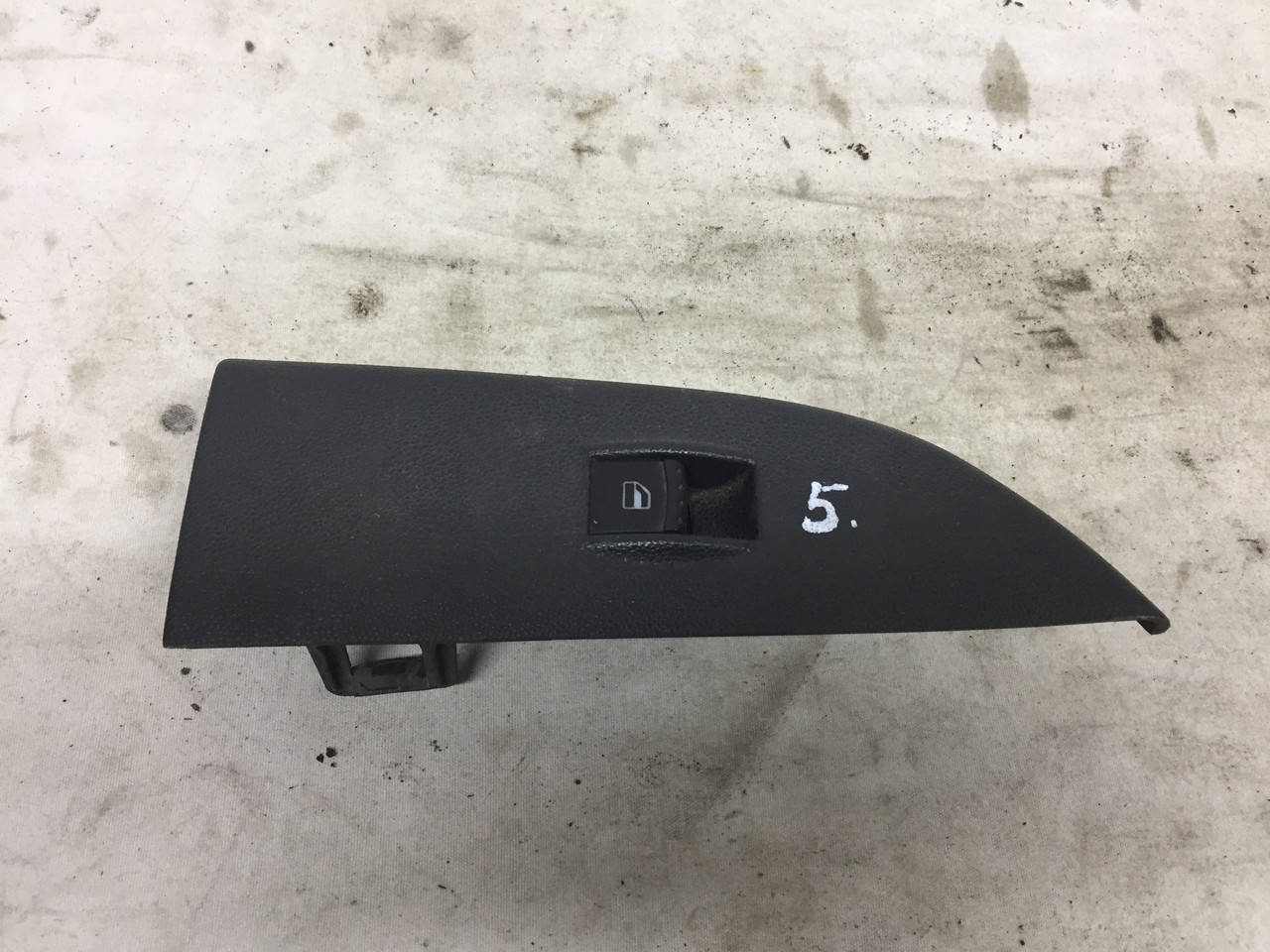 

Кнопка стеклоподъемника Skoda Fabia 1 6Y0959855