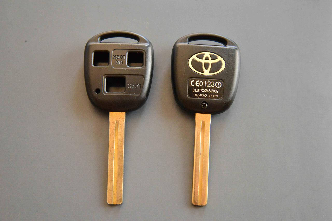 

Корпус для авто ключа TOYOTA Land Cruiser (Тойота Ленд Крузер) 3 - кнопки, лезвие TOY40