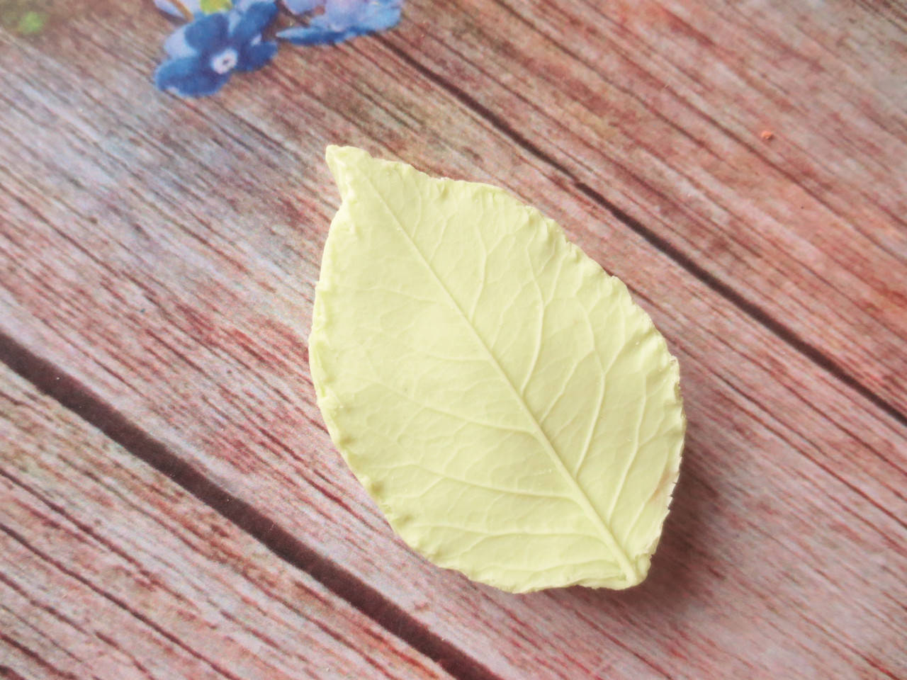 

Молд "Лист розы" (р-р 5,5х3,5 см)