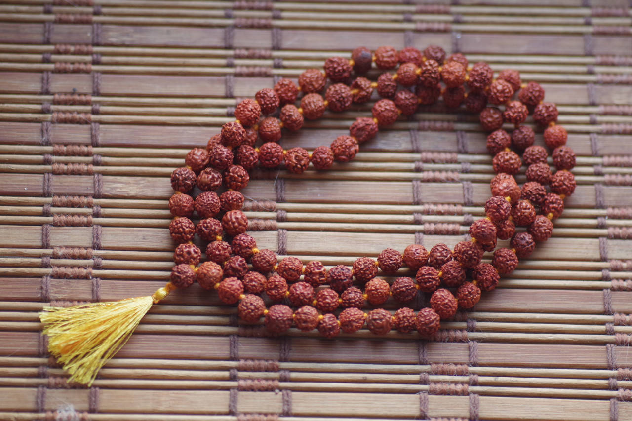 

Четки мелкая рудракша 7мм с узелками . Индия, Коричневый