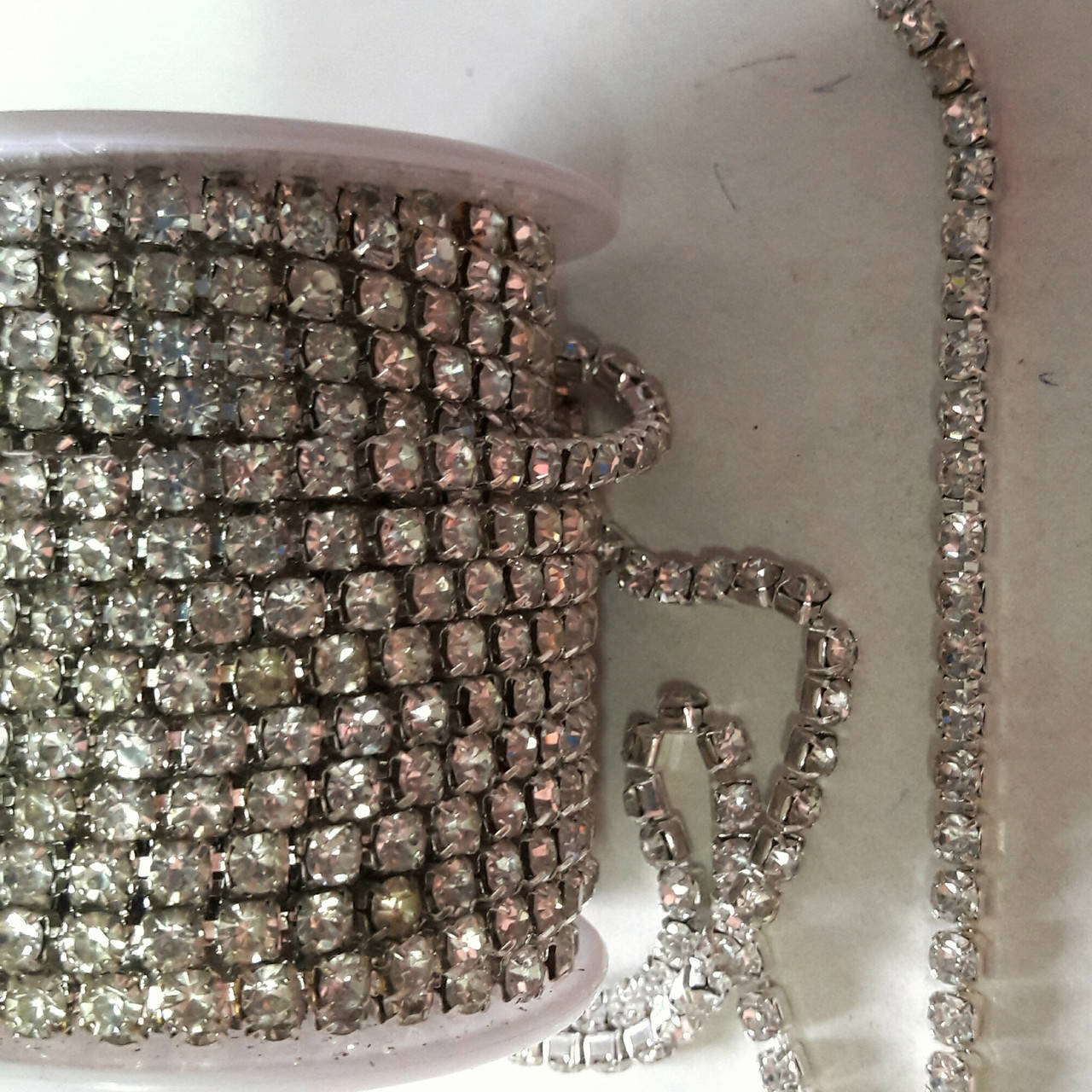 

Стразовая цепь Серебро/ crystal ss10 1м (Стразы стекло)