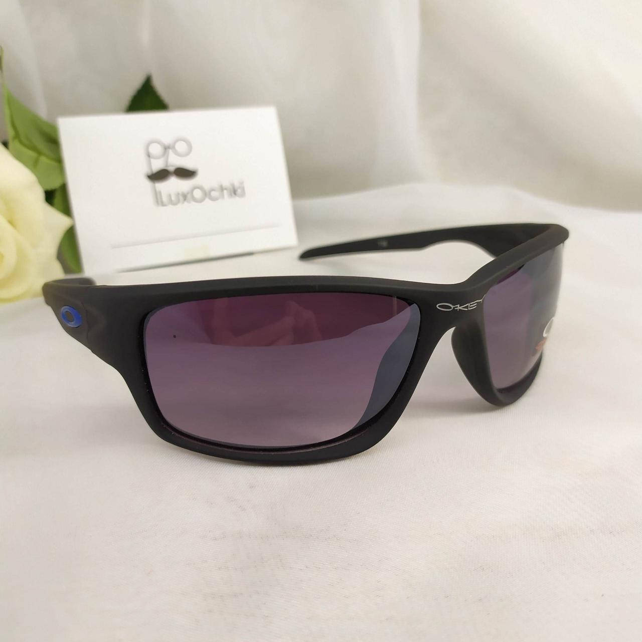 

Спортивные солнцезащитные очки Oakley