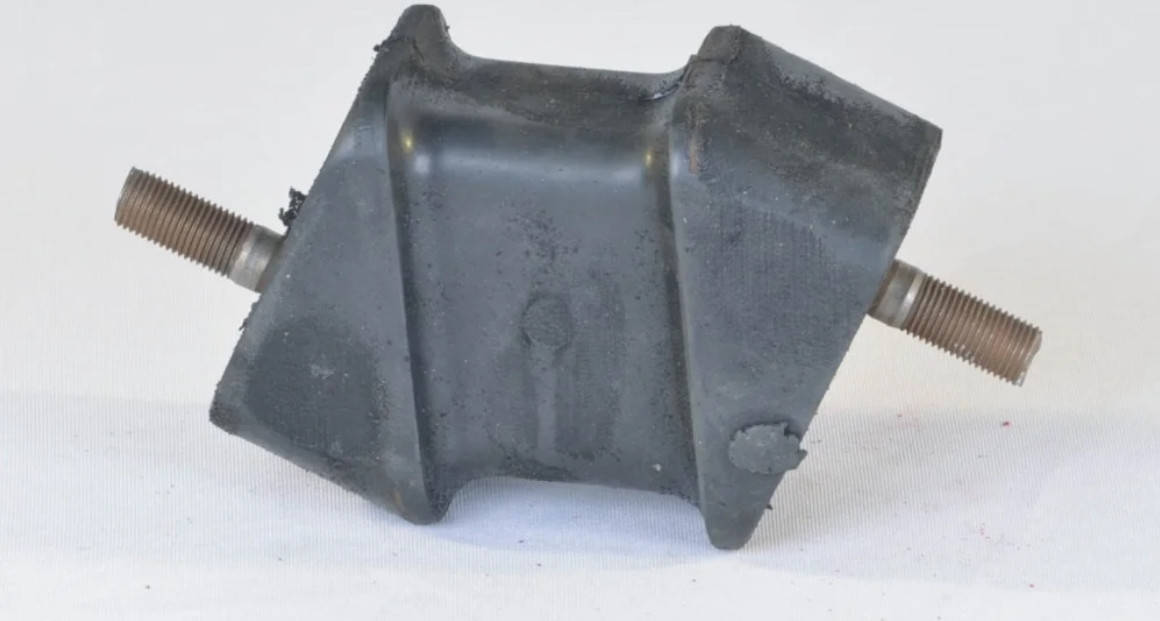 

К-т крепления опоры двигателя ГАЗ 3309,33104,ГАЗЕЛЬ передней (2 подушки+крепеж) 3309-1001020