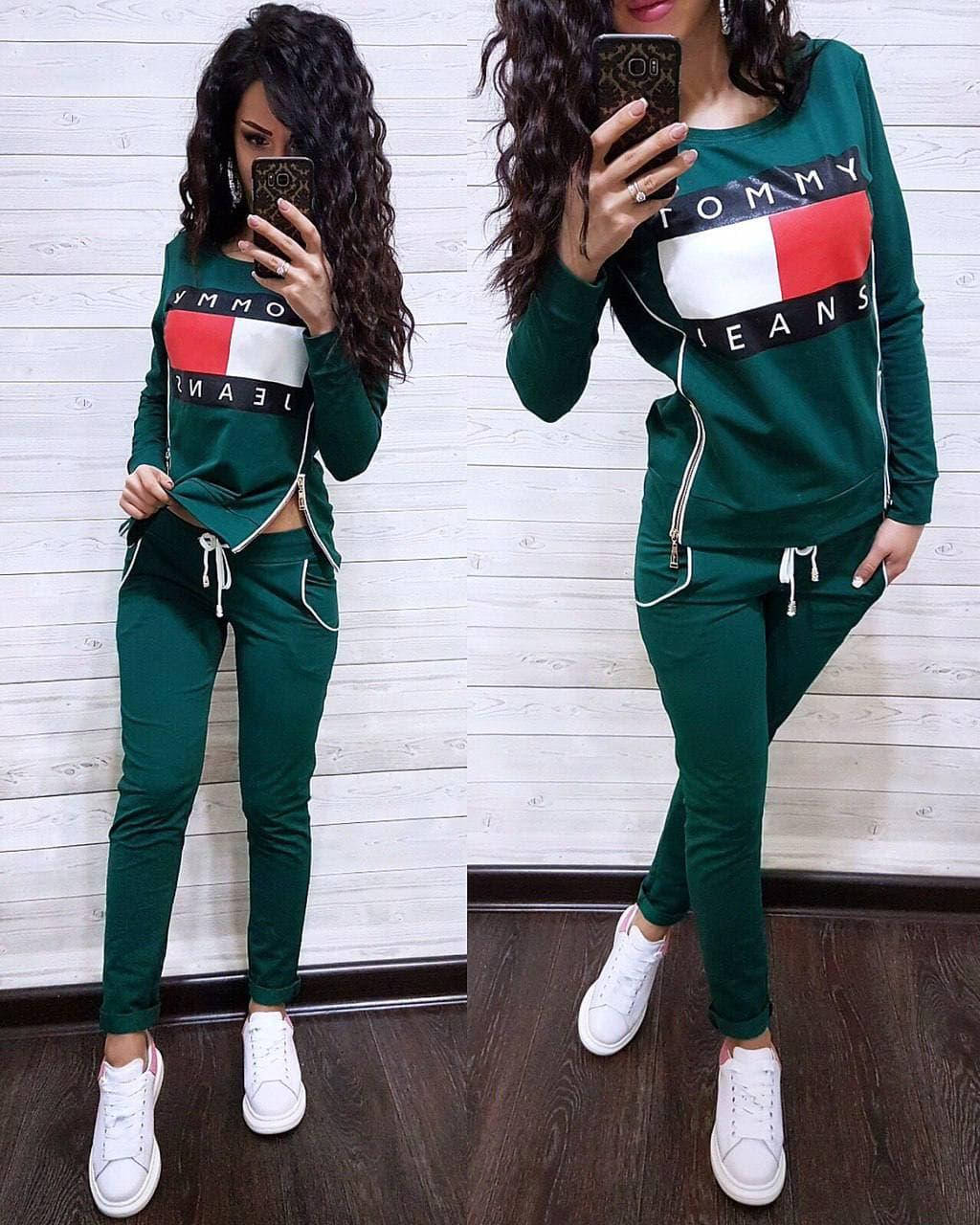 

Женский спортивный костюм