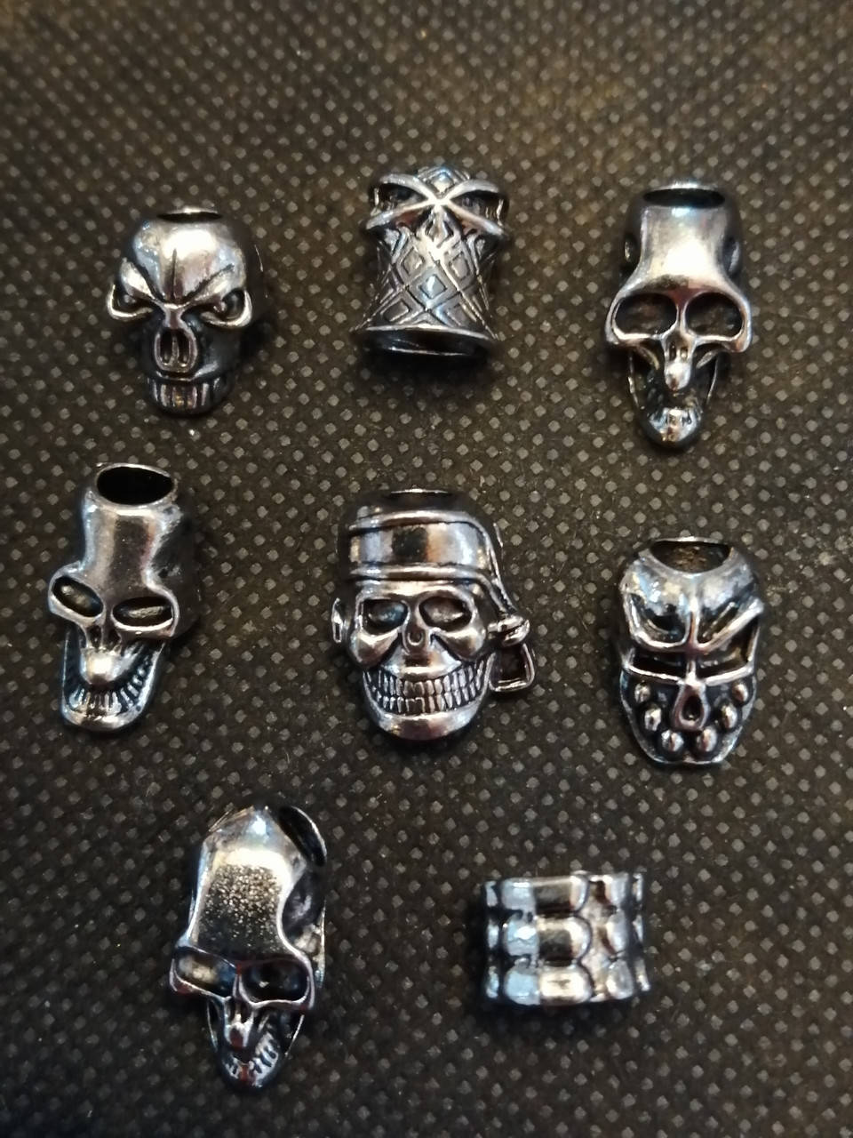 

Набор бусин 8 шт. для браслетов из паракорда