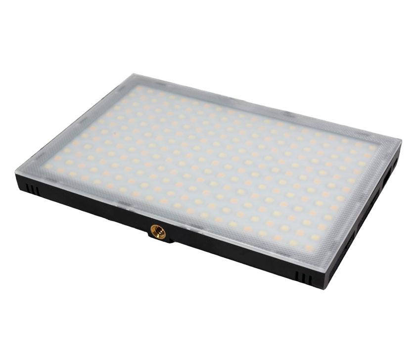 

Универсальная LED панель LUXCEO P02 с функцией PowerBank