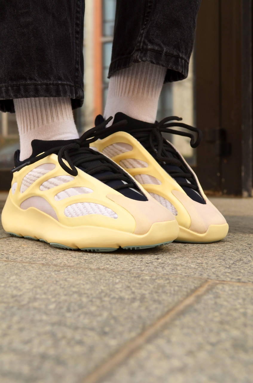 

Кроссовки мужские Adidas Yeezy Boost 700 V3 Адидас Изи Буст 700 В3 44, Бежевый