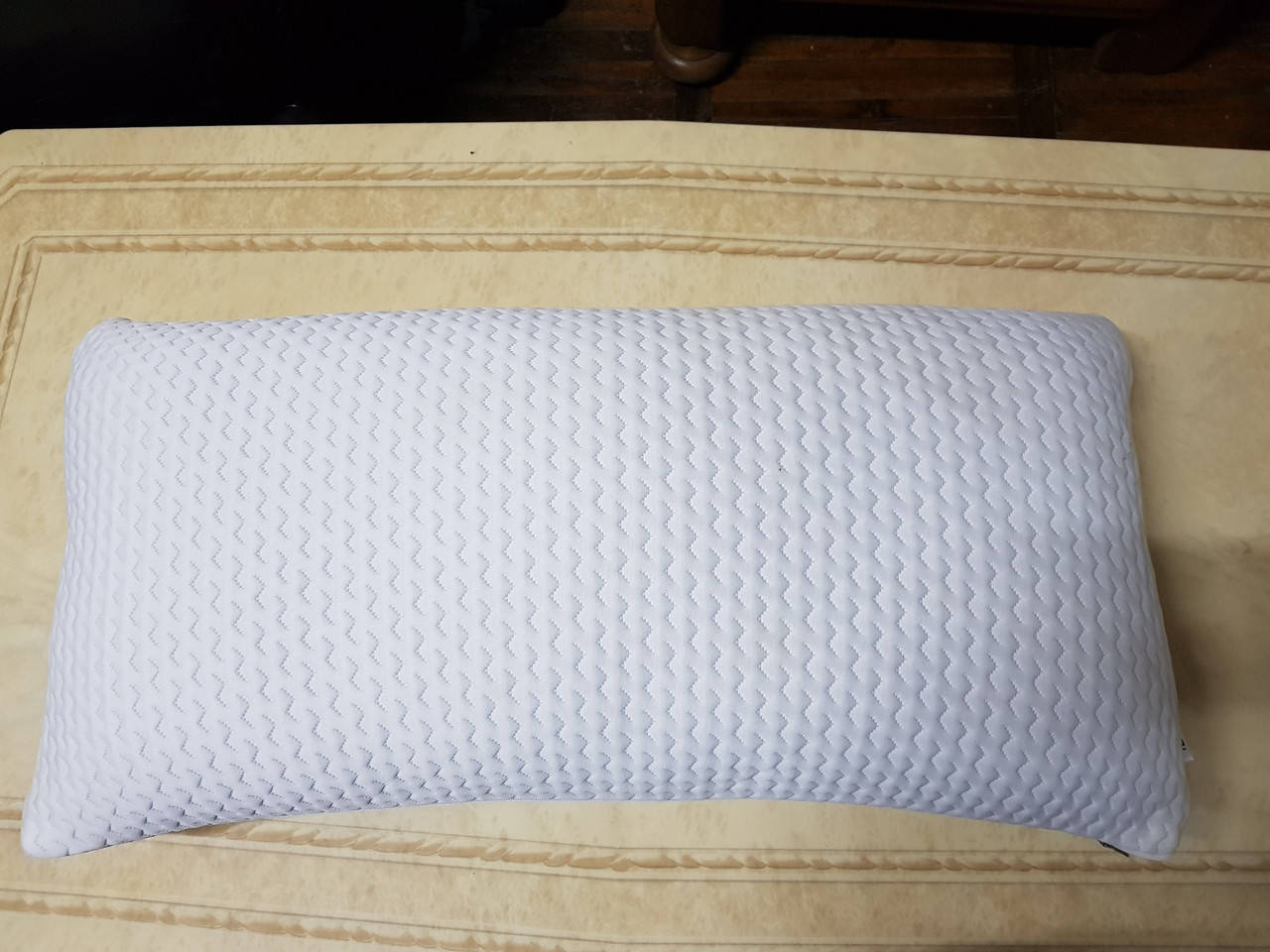 

Подушка для сну 75х35 з наволочкою в подарунок