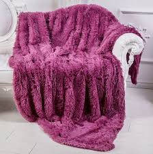 

Меховое покрывало полуторного размера Травка "Яркая фуксия"