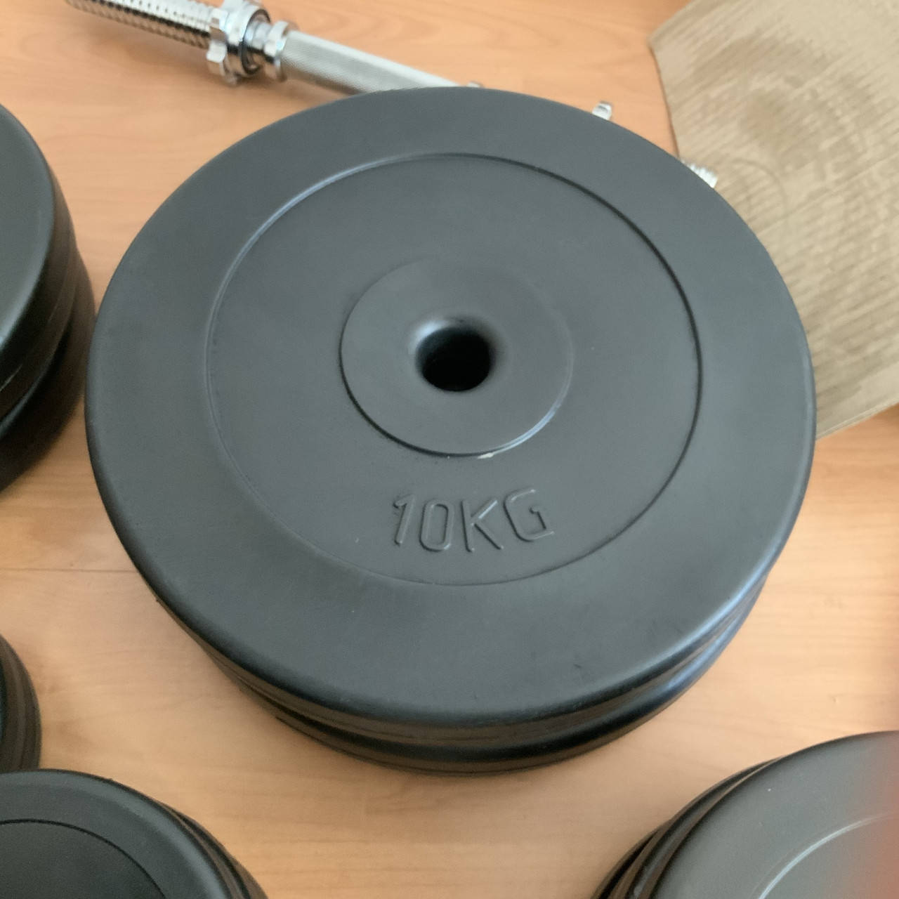 

Диск (блин) 10 кг для гантелей, штанги диаметр 30,28, Композитный с покрытием, Черный