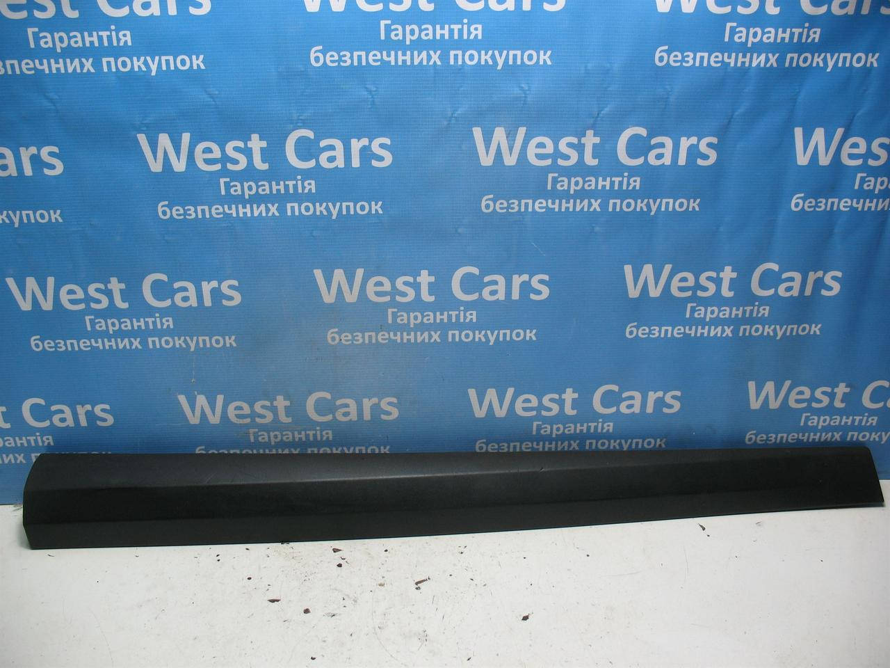 

Накладка дверей передніх лівих (універсал) Renault Megane III с 2008 по 2015