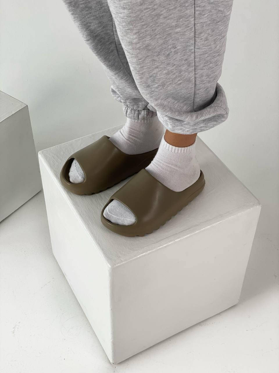 

Adidas Yeezy Slide Earth Brown, Коричневый