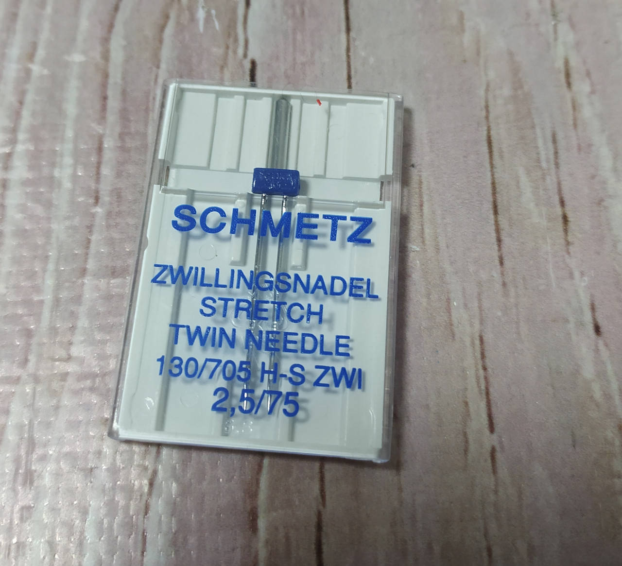 

Иголки "Schmetz" двойная..Упакова 1шт.(2,5 мм.номер иглы 75)..
