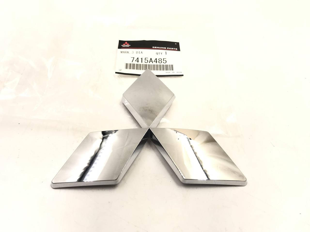 

Эмблема передняя оригинальная 7415A485. MITSUBISHI