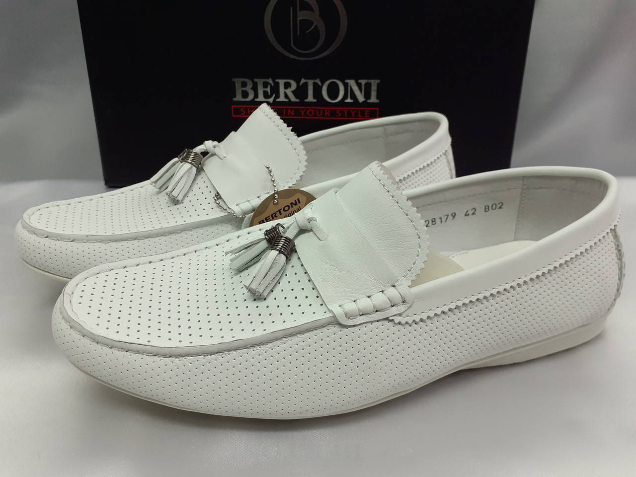 

Весенне-летние кожаные белые мокасины Bertoni 45, 29.5