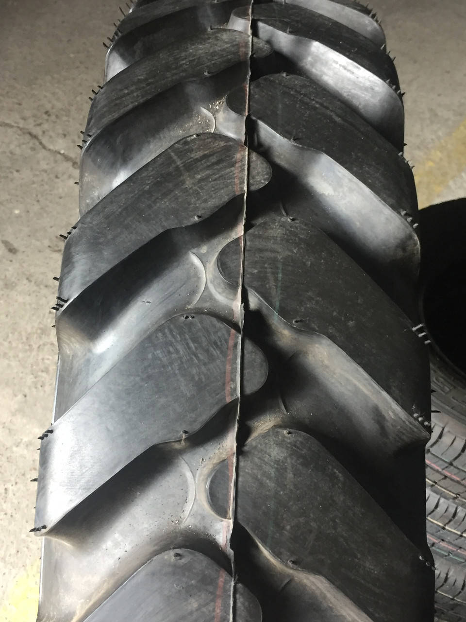 

Шины для экскаватора 10.00-20 (280-508) ARMOUR TI400, 16PR, TT + флиппер