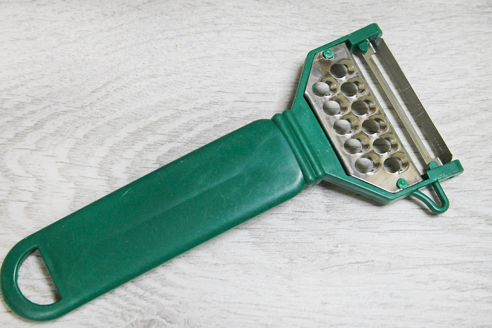 

Овощечистка с теркой 15х6см