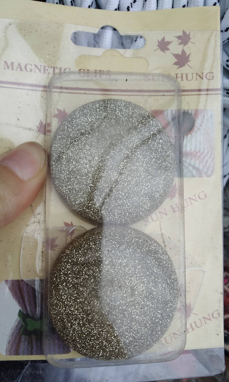 

Шторный магнит золотой