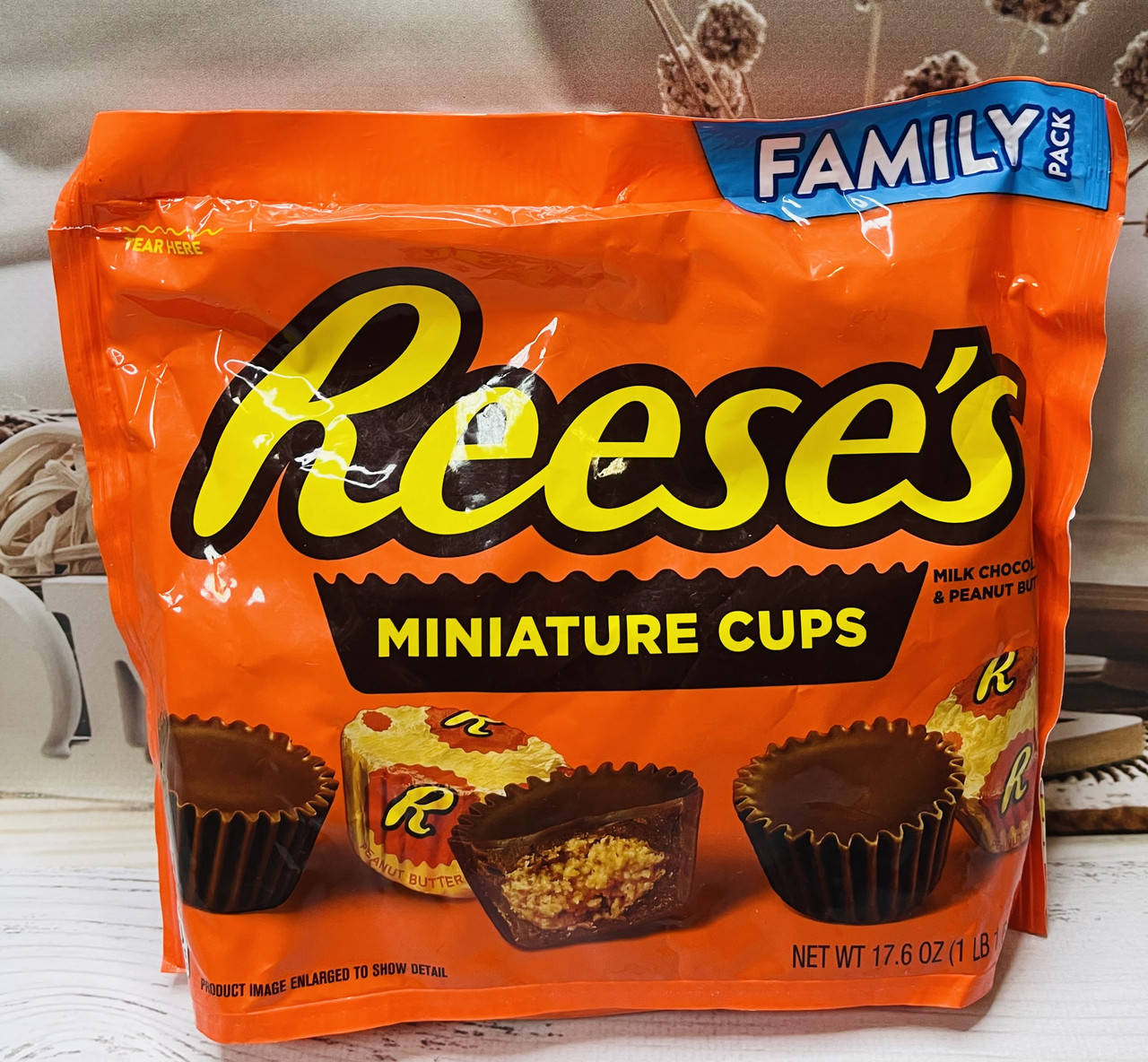 

Шоколадні цукерки з арахісовою пастою всередині REESE'S miniature cups