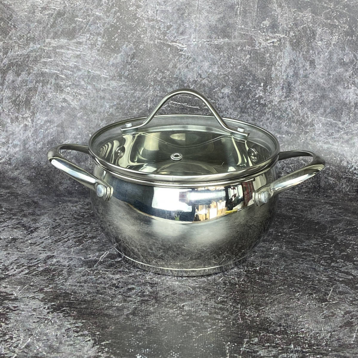 

Кастрюля Bohmann BH-0408-18 18 см 2,5 л, Серый