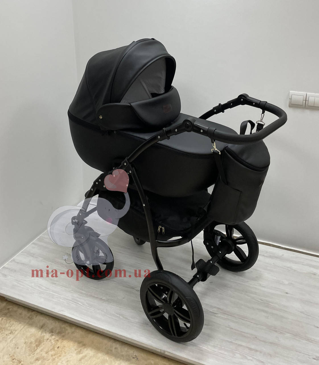 

Детская коляска 2 в 1 Classik ( Классик) Victoria Gold эко кожа черный