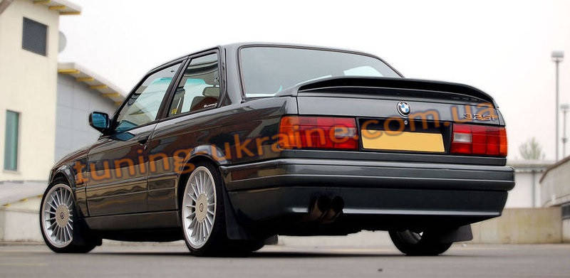 

Задний бампер M Tech 2 на BMW 3 E30 1982-1991, Серый