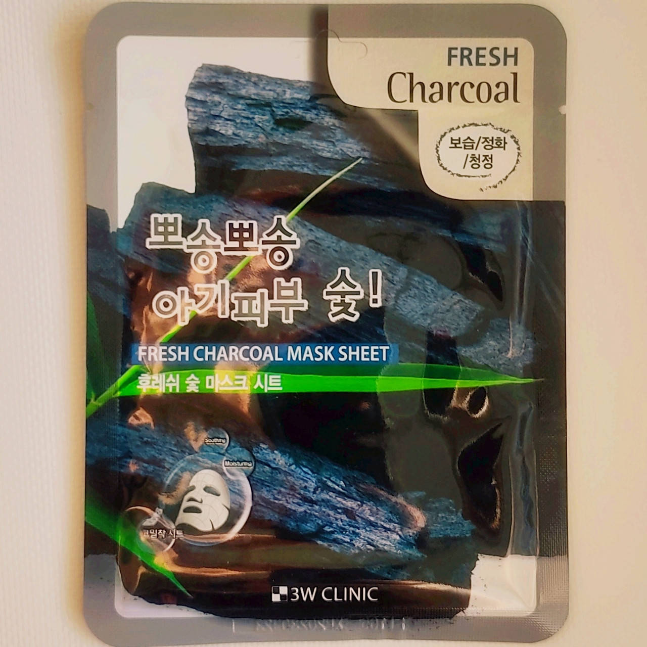 

Тканевая маска с древесным углем 3W CLINIC Fresh Mask Sheet Charcoal