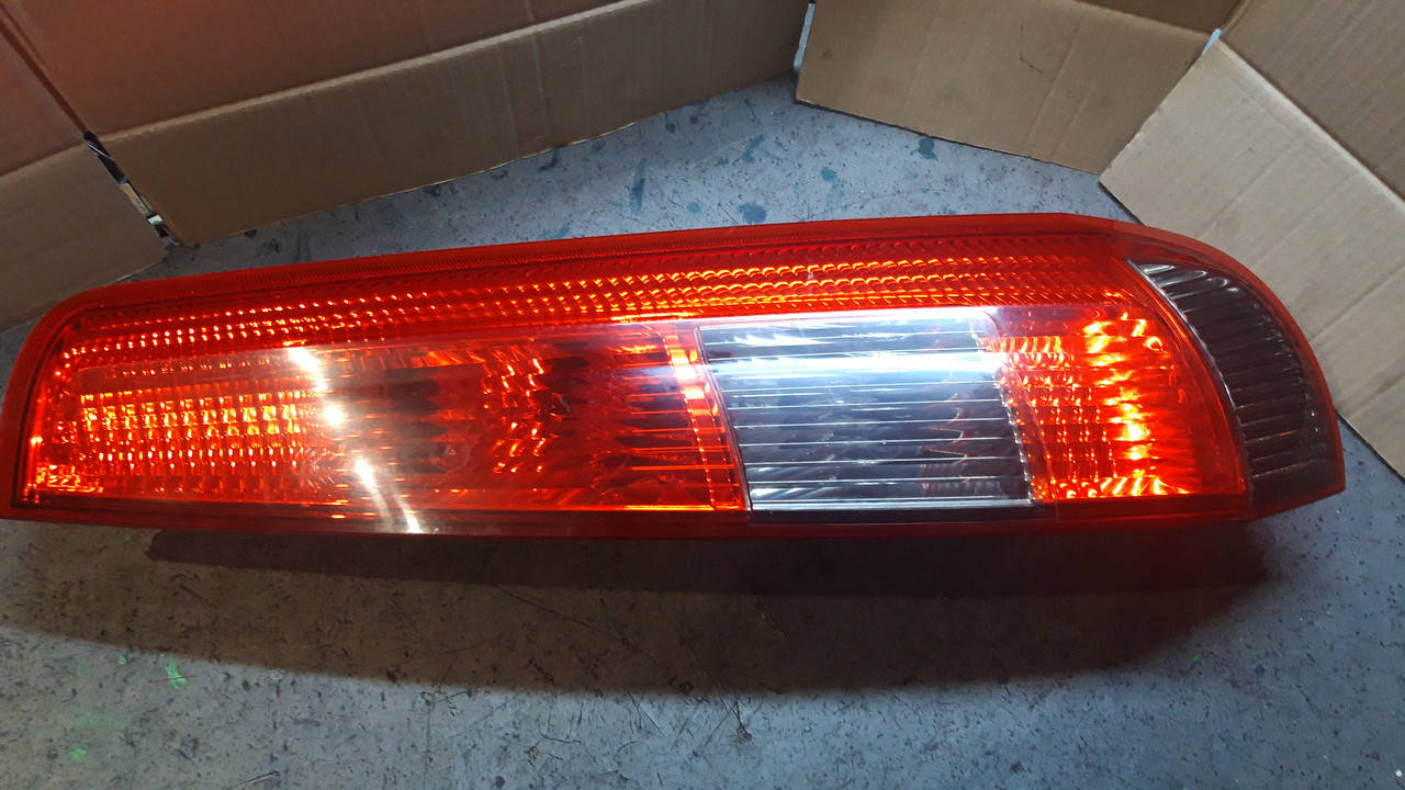 

Фонарь задний правый Valeo Ford Fiesta 3х дверный хэтчбек 2002-2005 года