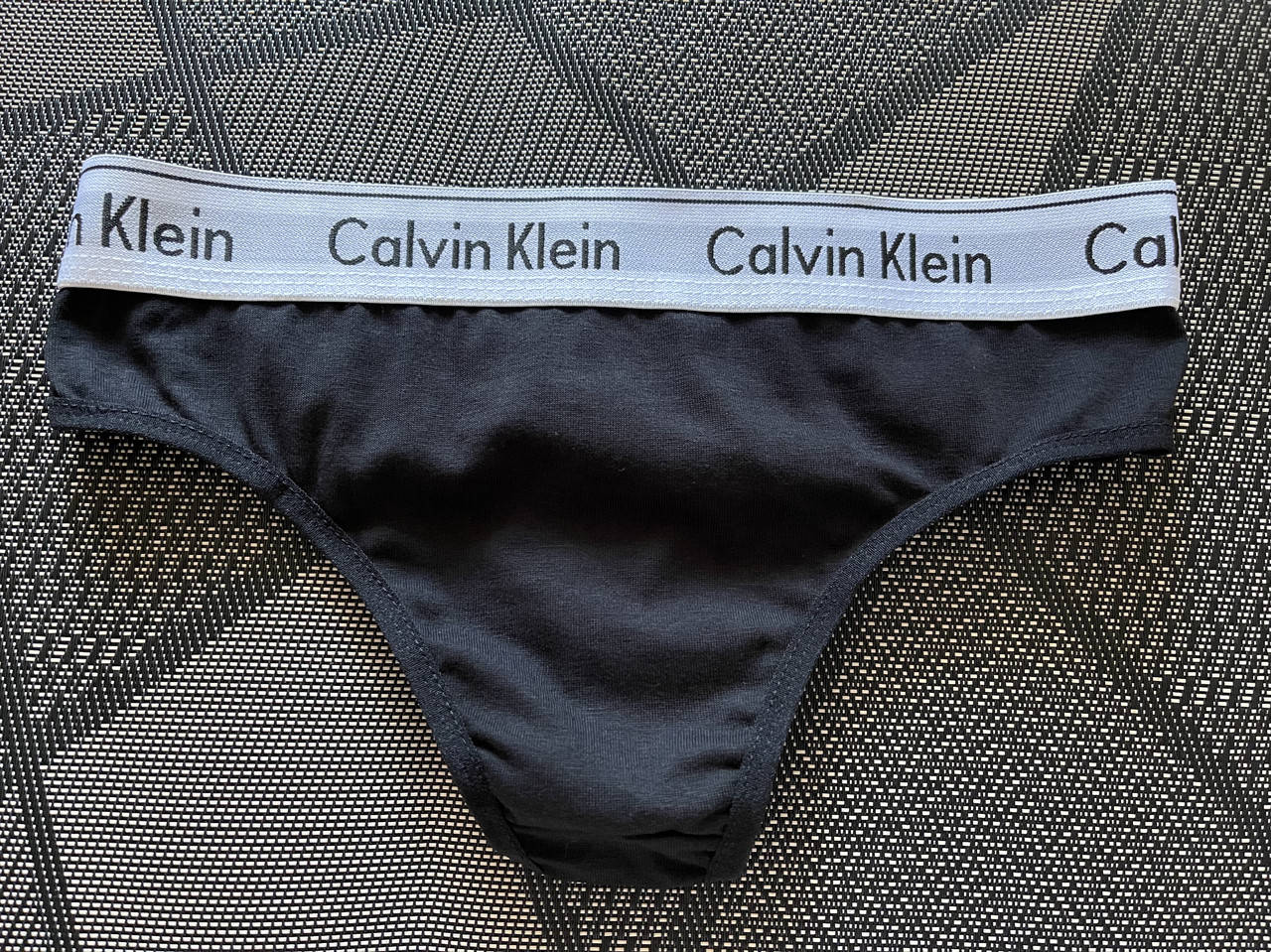 

Женские стринги Calvin Klein, Черный
