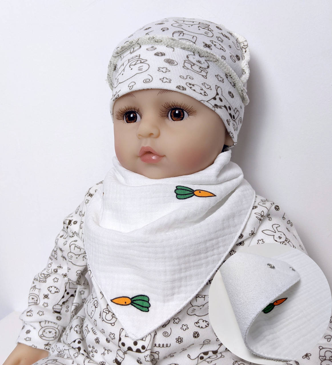 

Непромокаемый слюнявчик-бандана из муслина (морковки), Белый