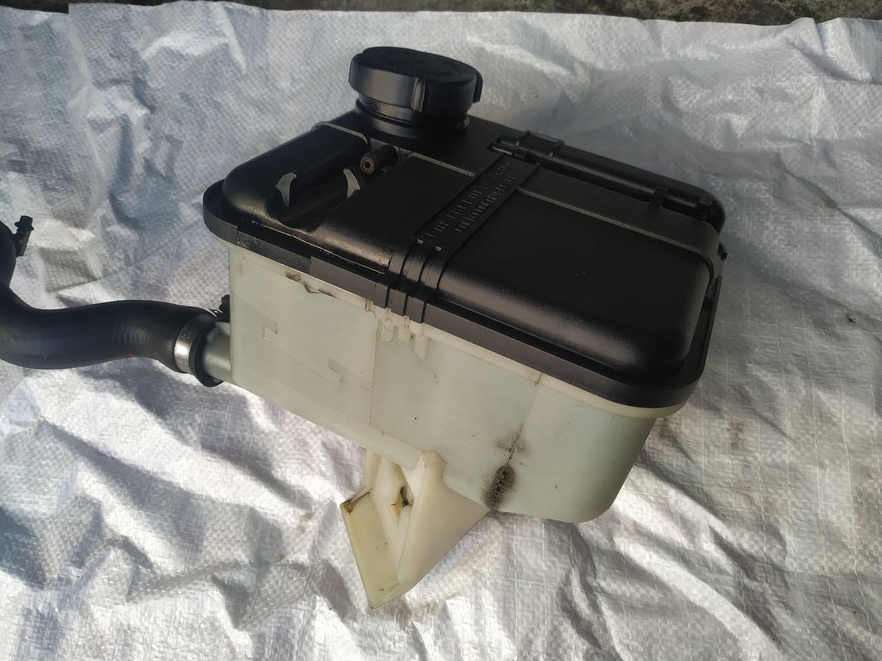 

Расширительный бачек без крышки М51 М57 BMW E39