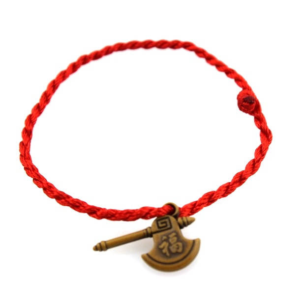 

Браслет оберег Красная нить с подвеской амулетом Топорик