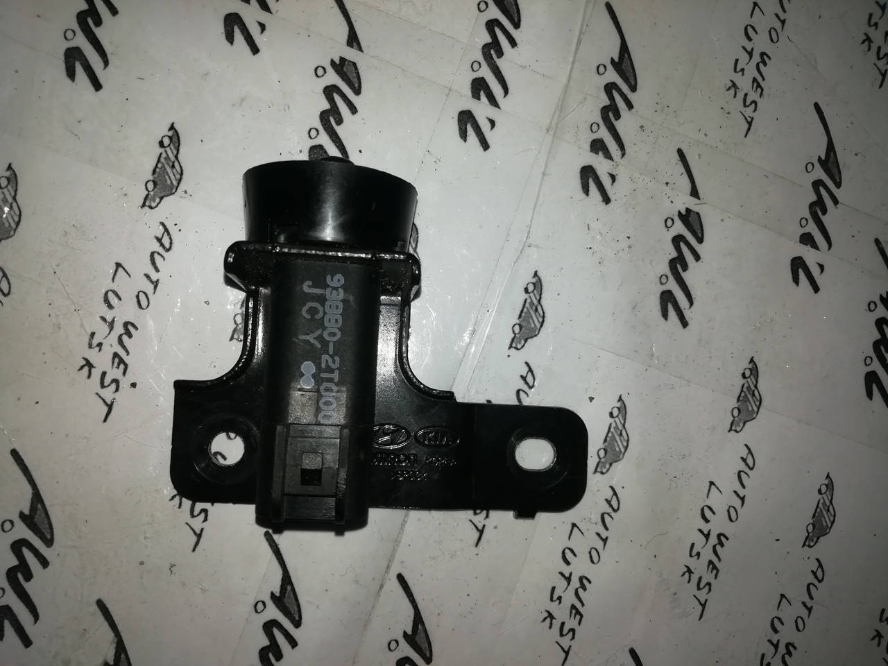 

Кнопка открытия капота Kia Optima K5 93880-2T000 б/у оригинал