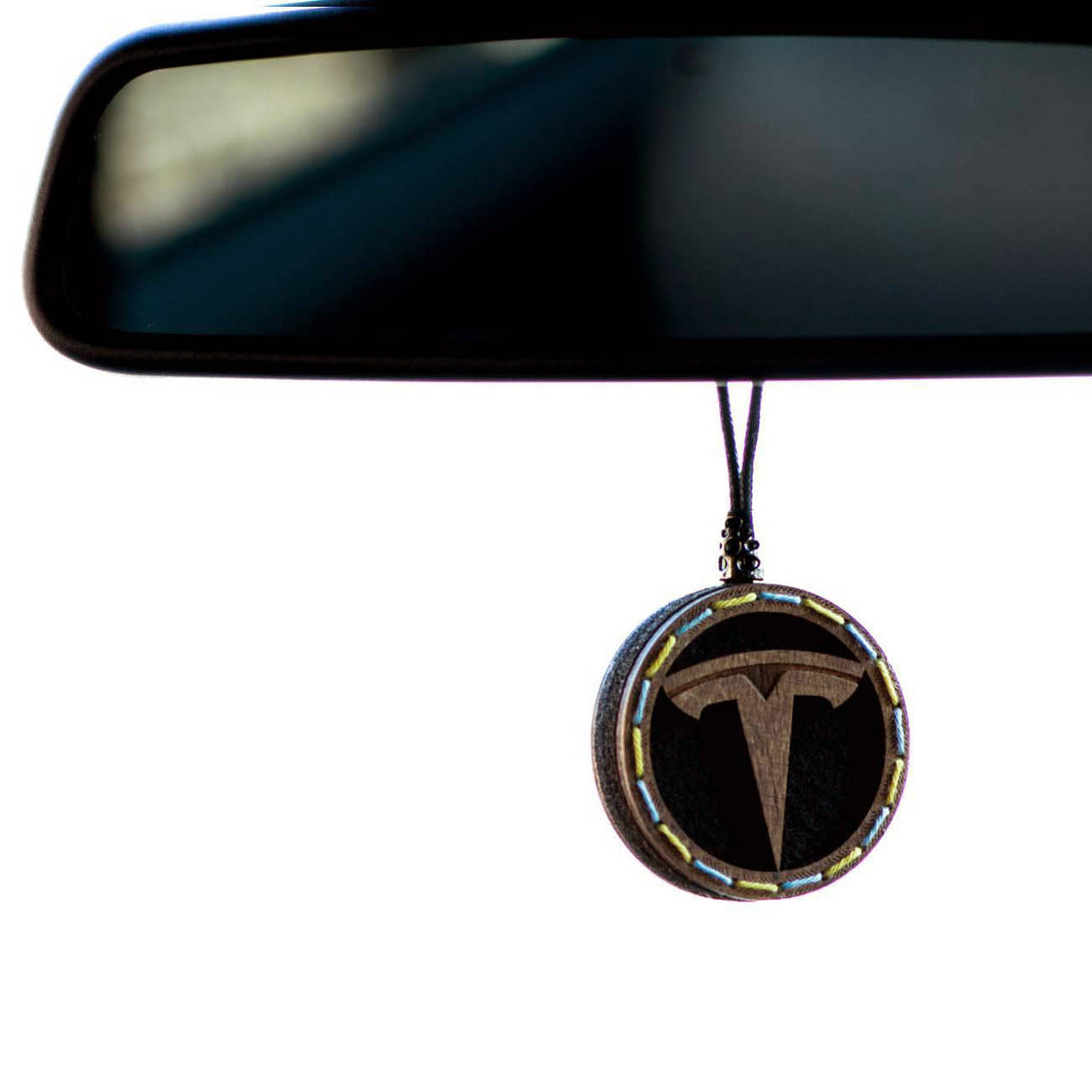 

Ароматизатор деревянный в машину Tesla ручной работы, 6 см. Burberry for man