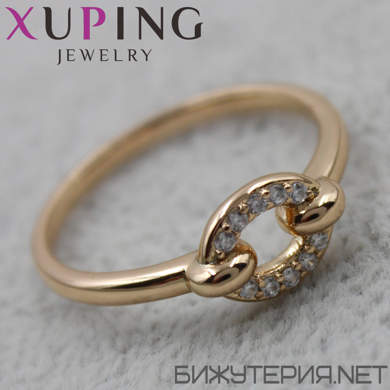 

Кольцо тонкое золотистого цвета Xuping с хрустальными камушками медицинское золото
